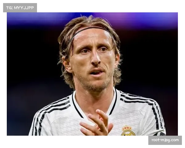 39岁的莫德里奇替补登场策动绝杀，皇马更衣室将其抛起庆祝